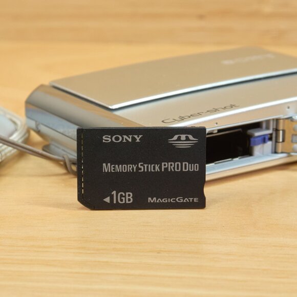 Sony Cyber-shot DSC-T70 / 8.1MP Digital Camera / Touchscreen / Tested - Picture 10 of 10